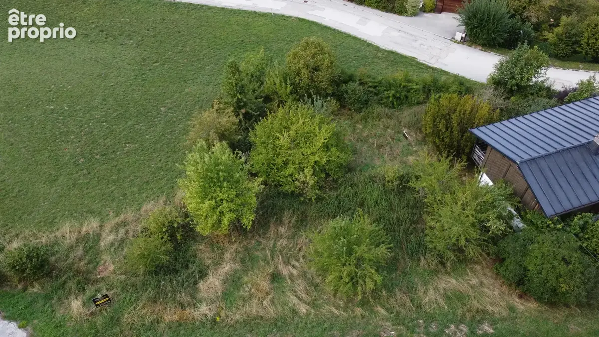 À acheter à Montperreux : terrain constructible de 600 m2 - photo 3