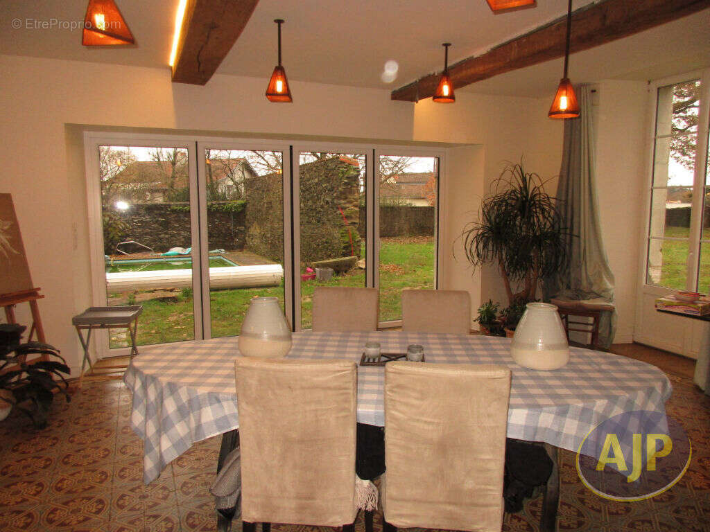 Maison à VILLEDIEU-LA-BLOUERE