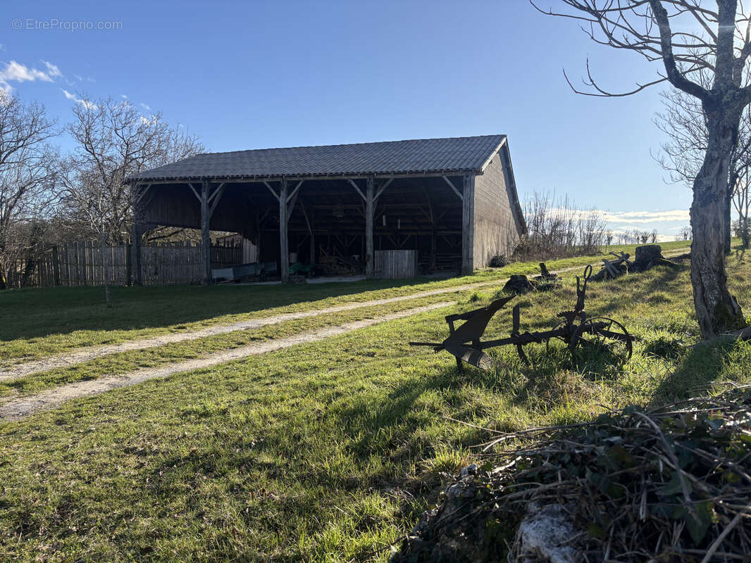 Maison à MONTAIGU-DE-QUERCY