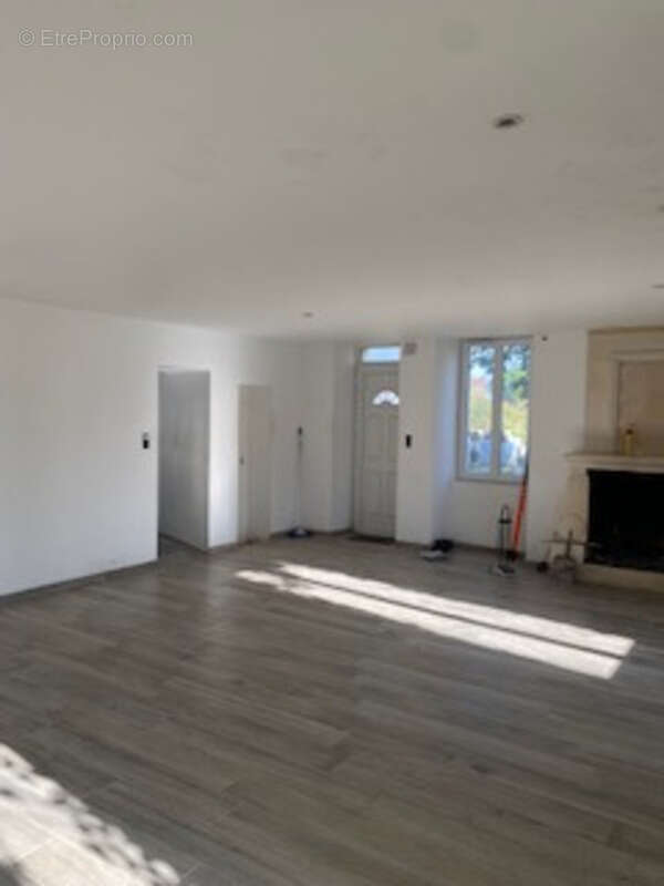 Belle maison en pierres, de 234 m2 habitables, 2 pigeonniers à rénover, hangar et dépendances - photo 6