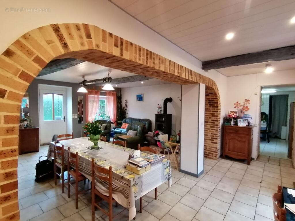 Maison à NEAUPHE-SOUS-ESSAI