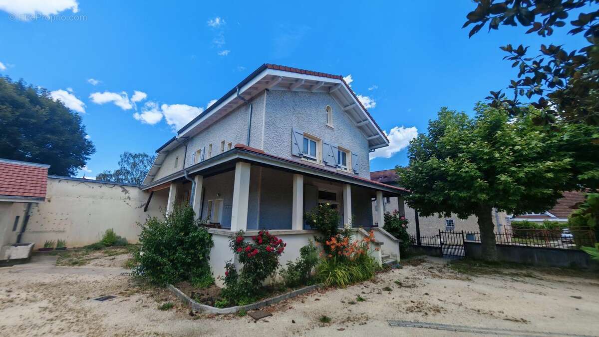 Maison 153 m² à Voiron  - photo 2