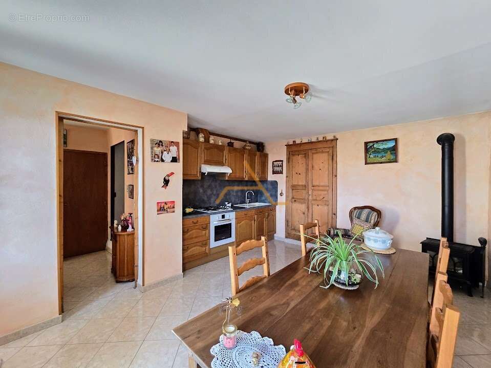 Maison à PONT-DE-BARRET