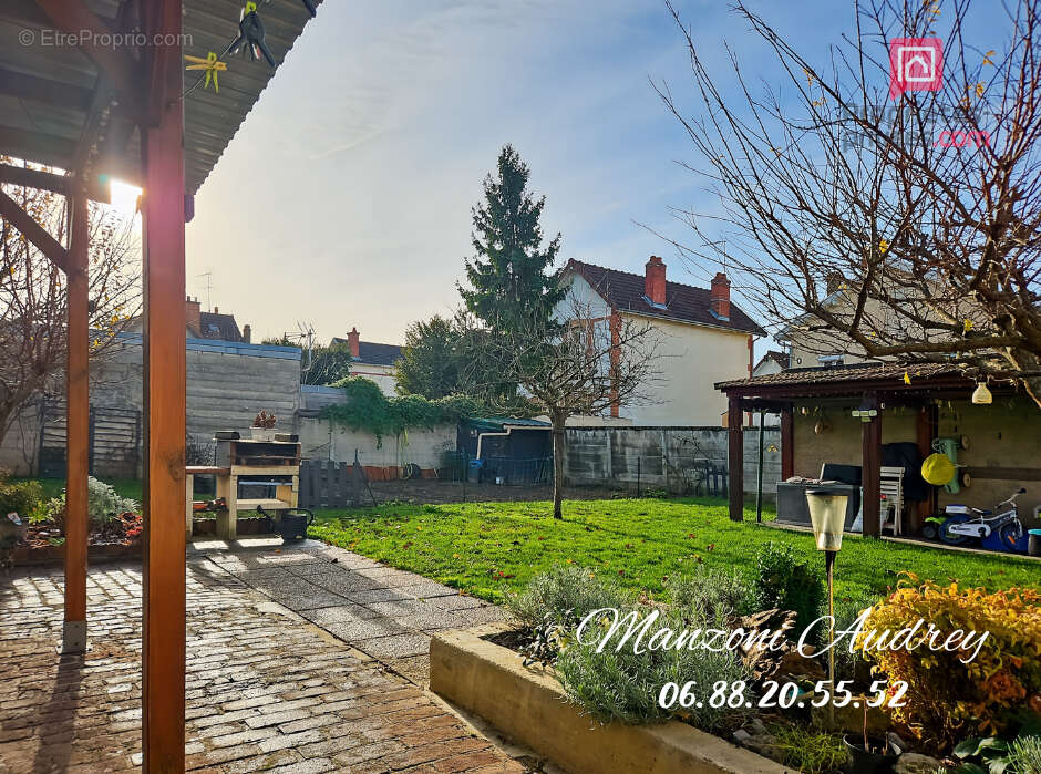 Maison à SAINTE-SAVINE