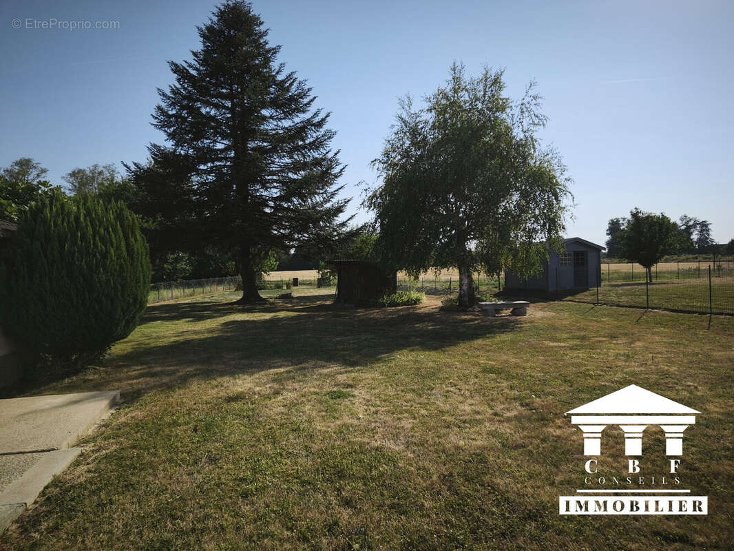 Maison 131 m² à L'abergement-Sainte-Colombe  - photo 4