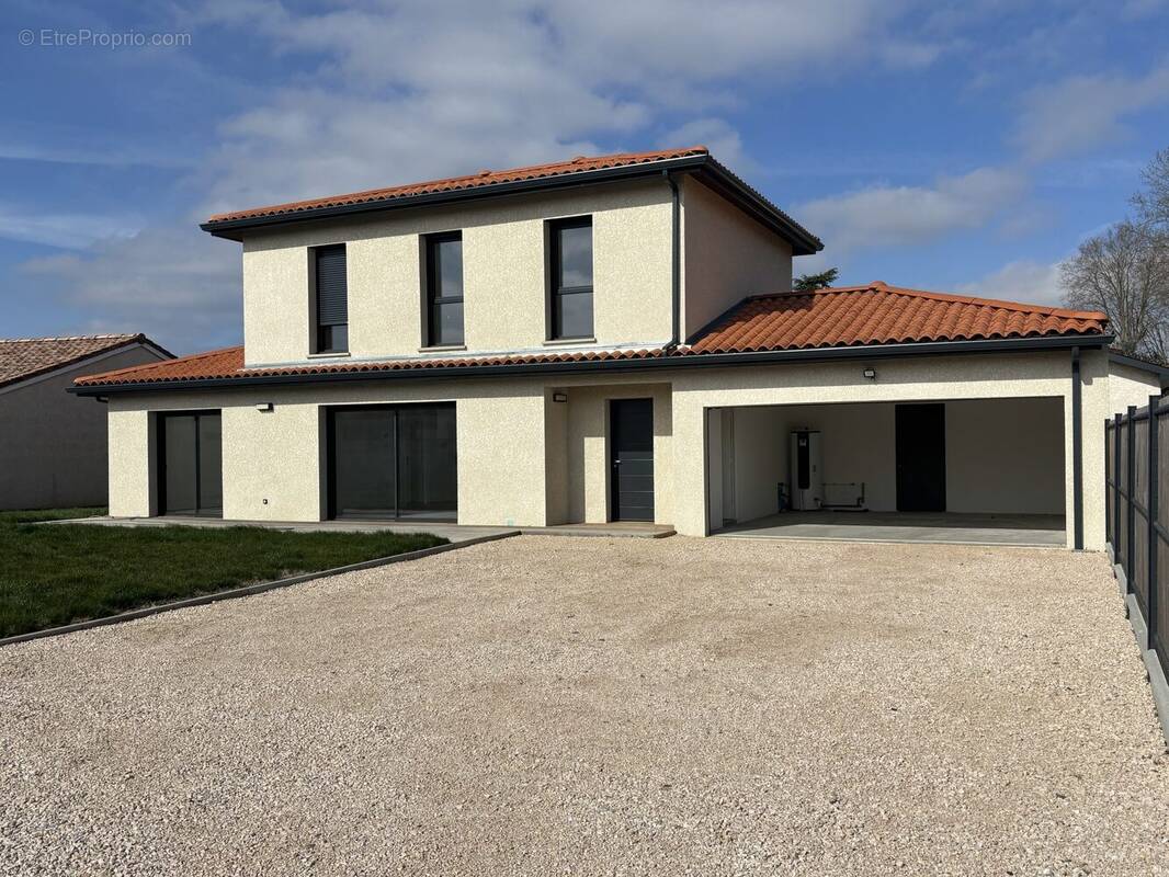 Maison à PINS-JUSTARET