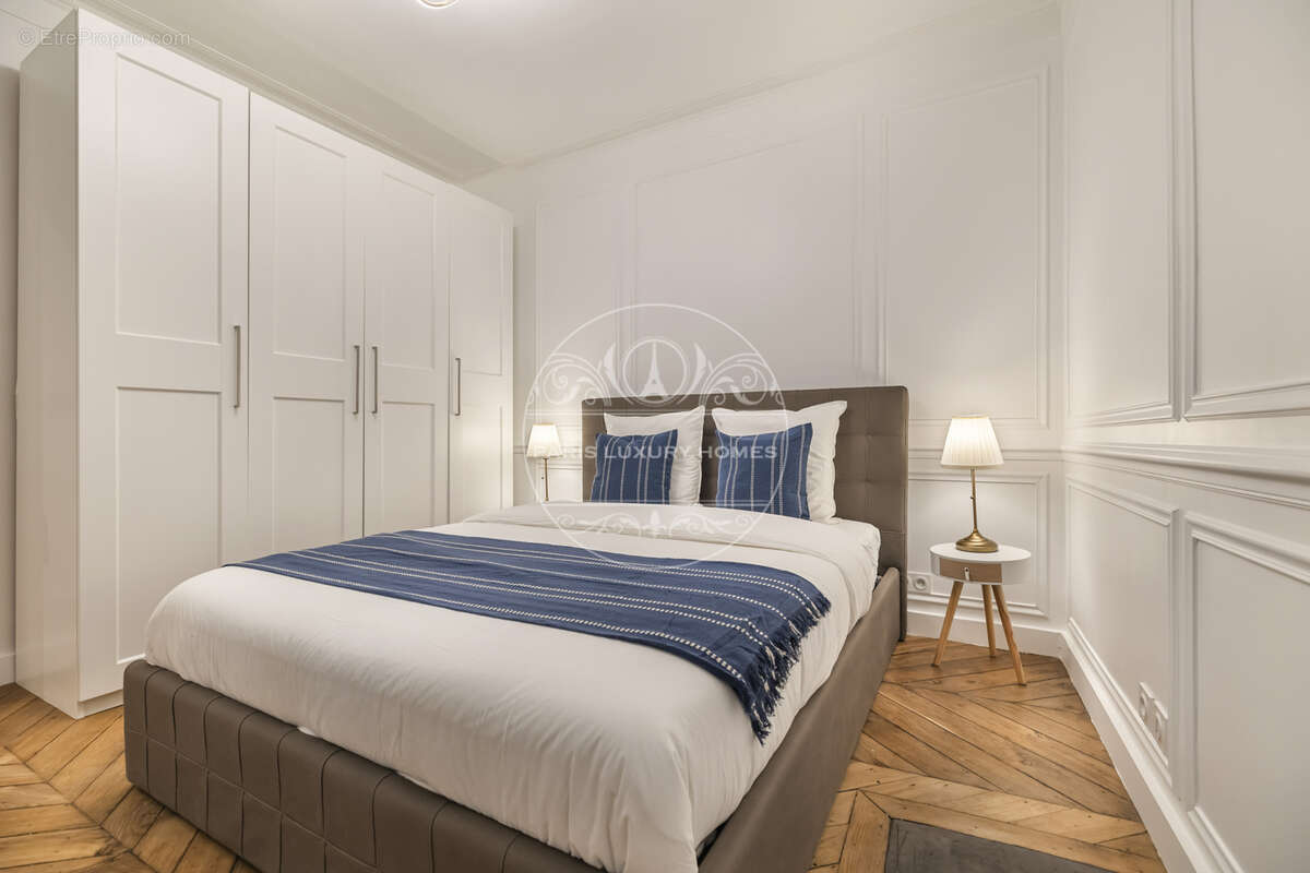 Appartement à PARIS-1E