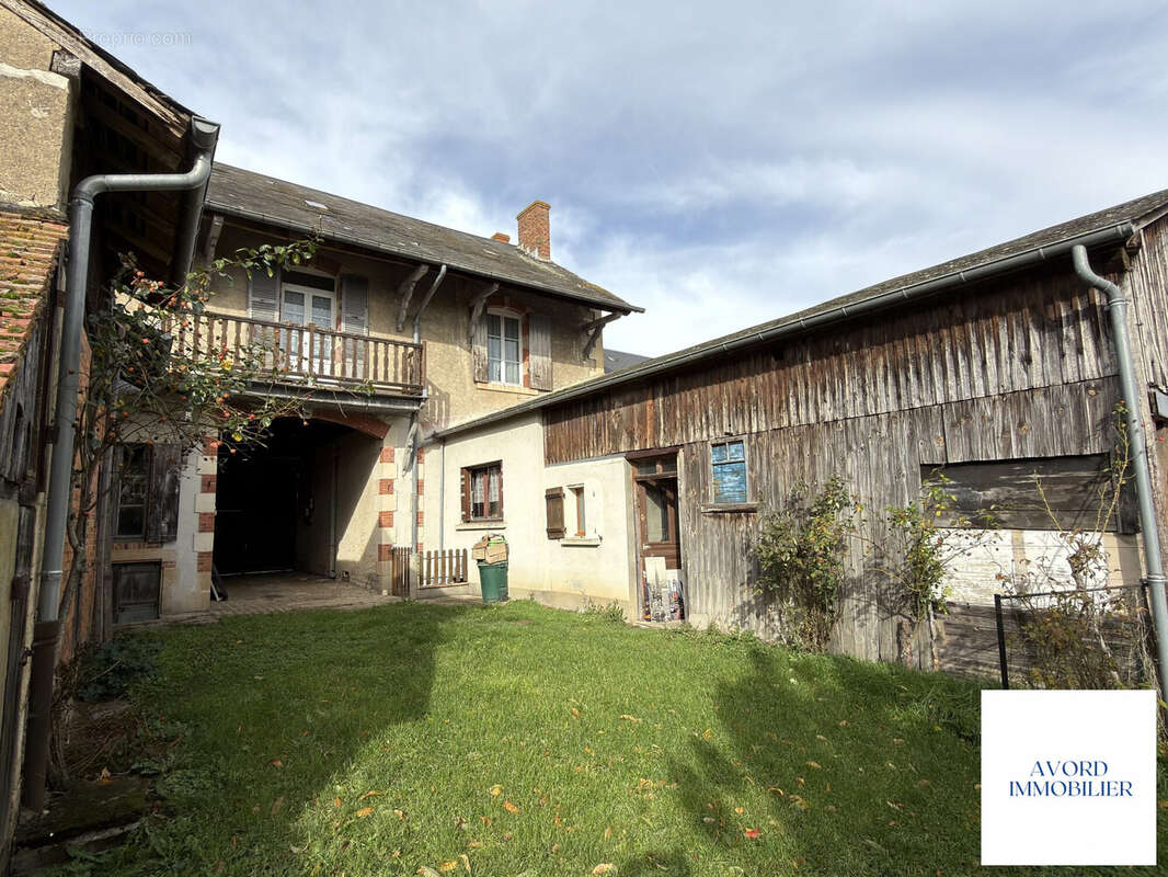 Maison à BENGY-SUR-CRAON