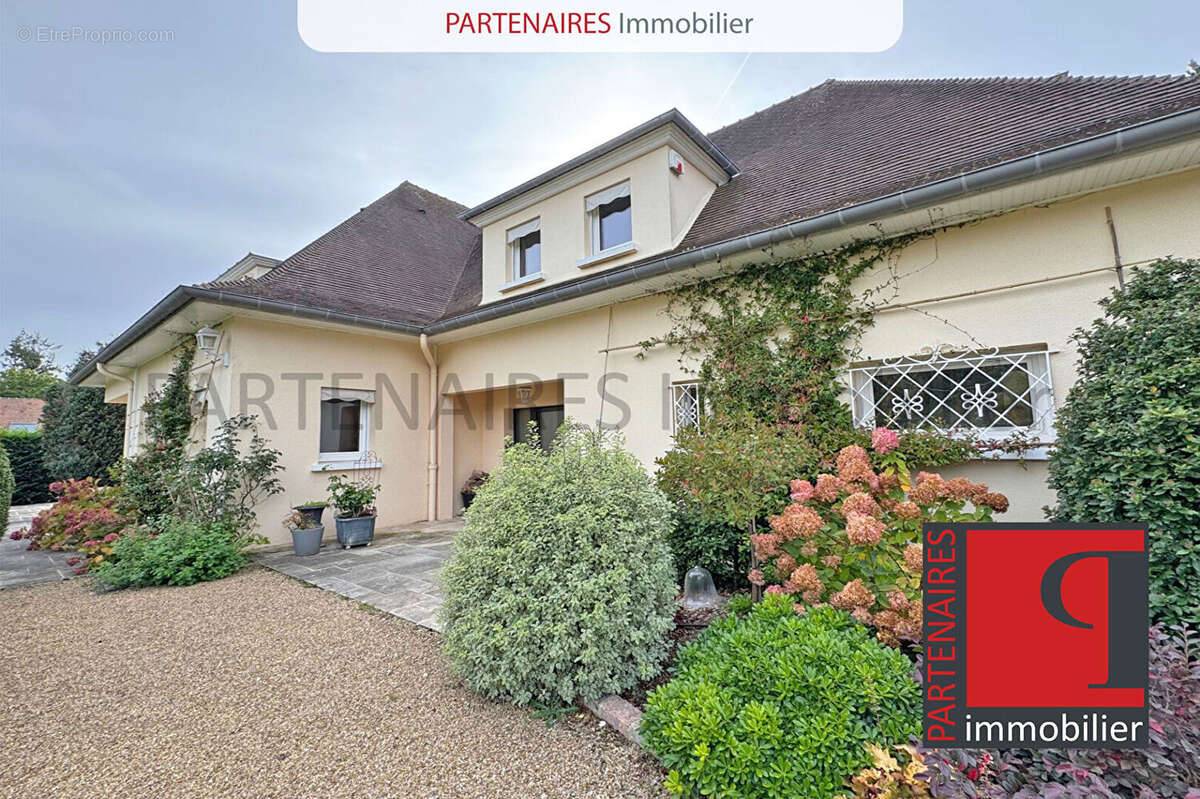 Maison à CRESPIERES