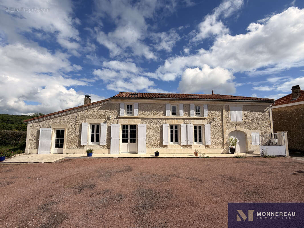 Maison à SAINT-EUGENE