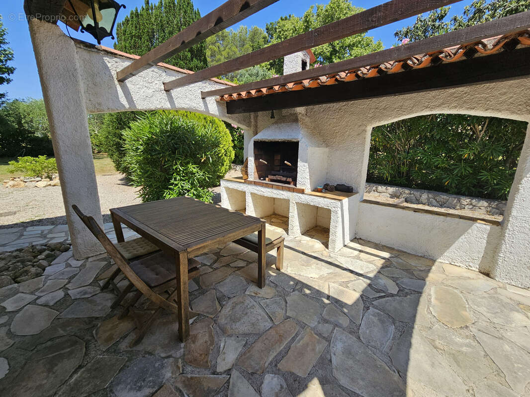 Maison à BAGNOLS-EN-FORET