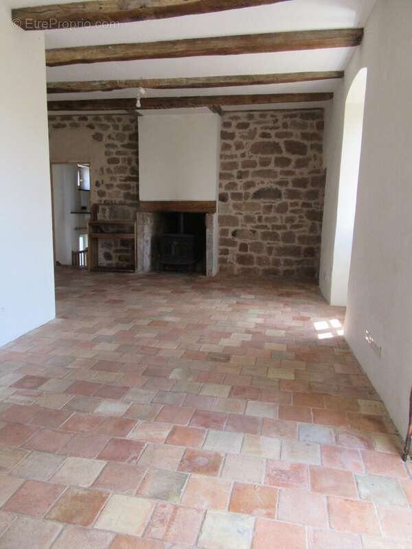 Maison à SAINT-CHRISTOPHE-VALLON