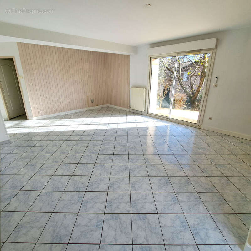 Appartement à SAINT-GENIS-LAVAL