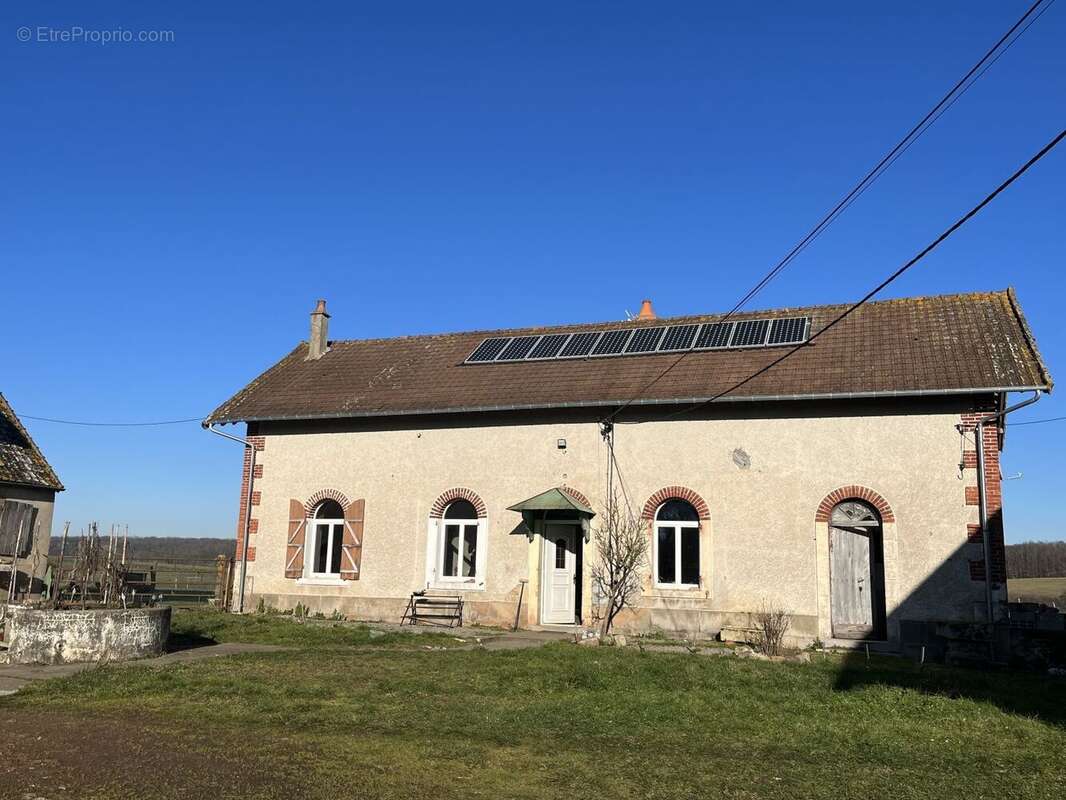 Maison à SAINT-BONNET-TRONCAIS