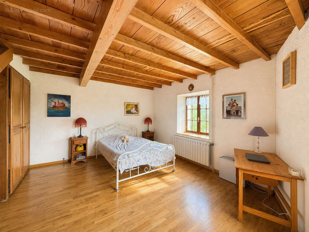 Maison à SAINTE-CROIX-EN-JAREZ