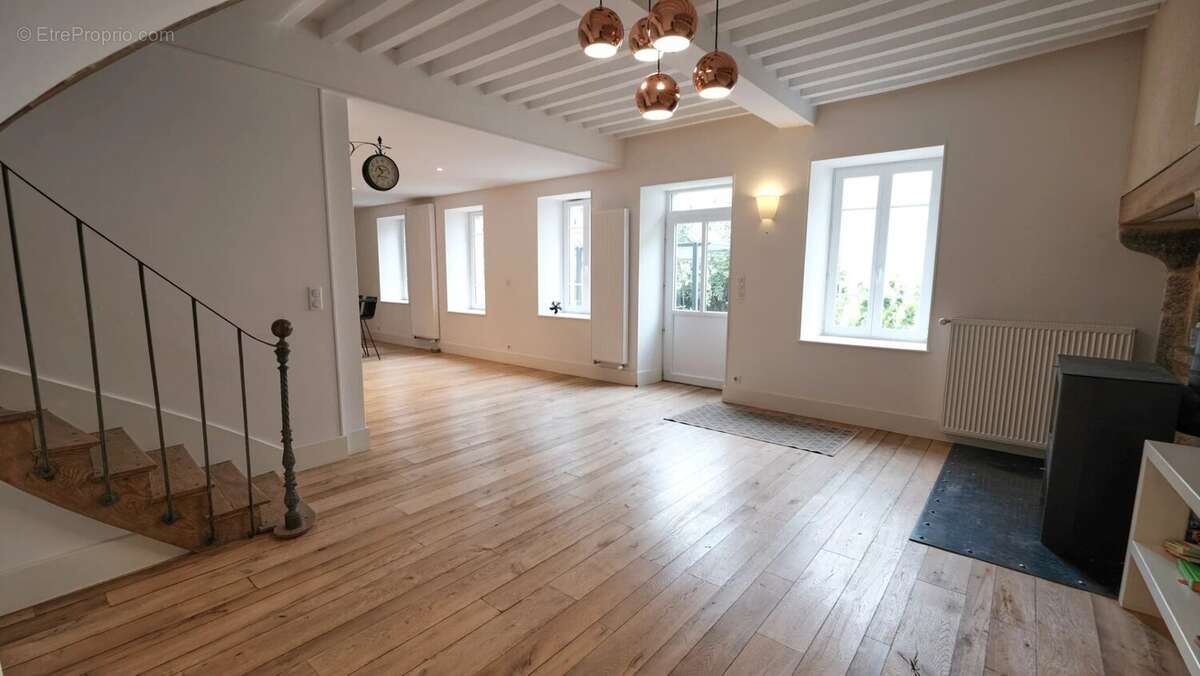 Maison à OUROUX-EN-MORVAN