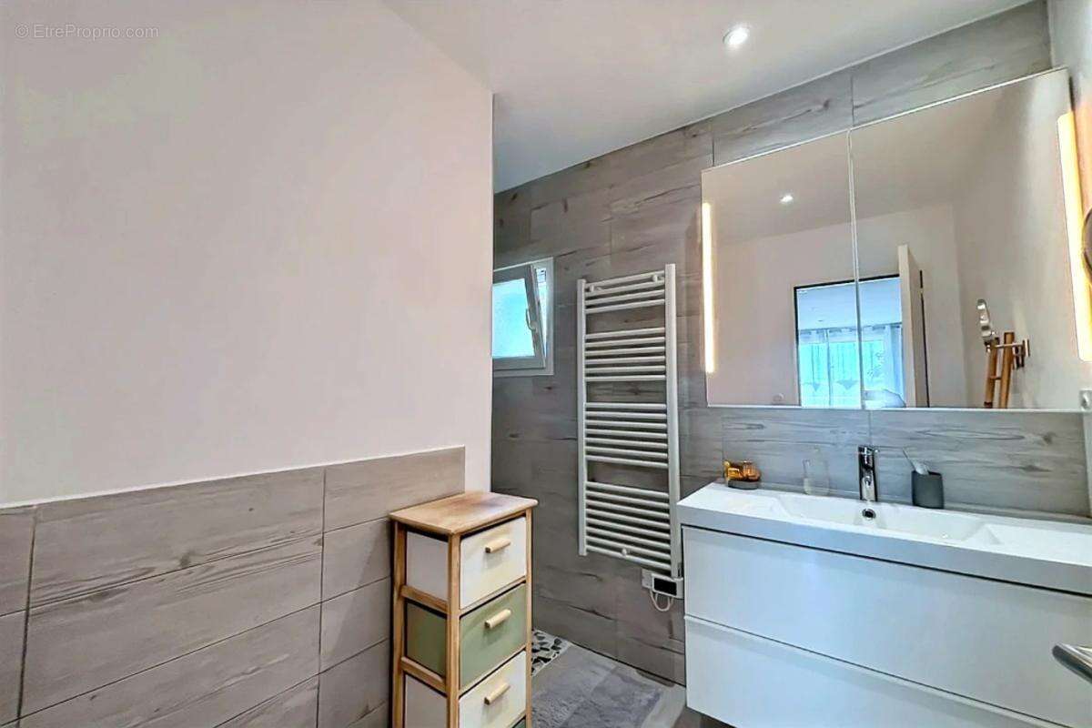 Maison 270 m² à Theziers  - photo 8
