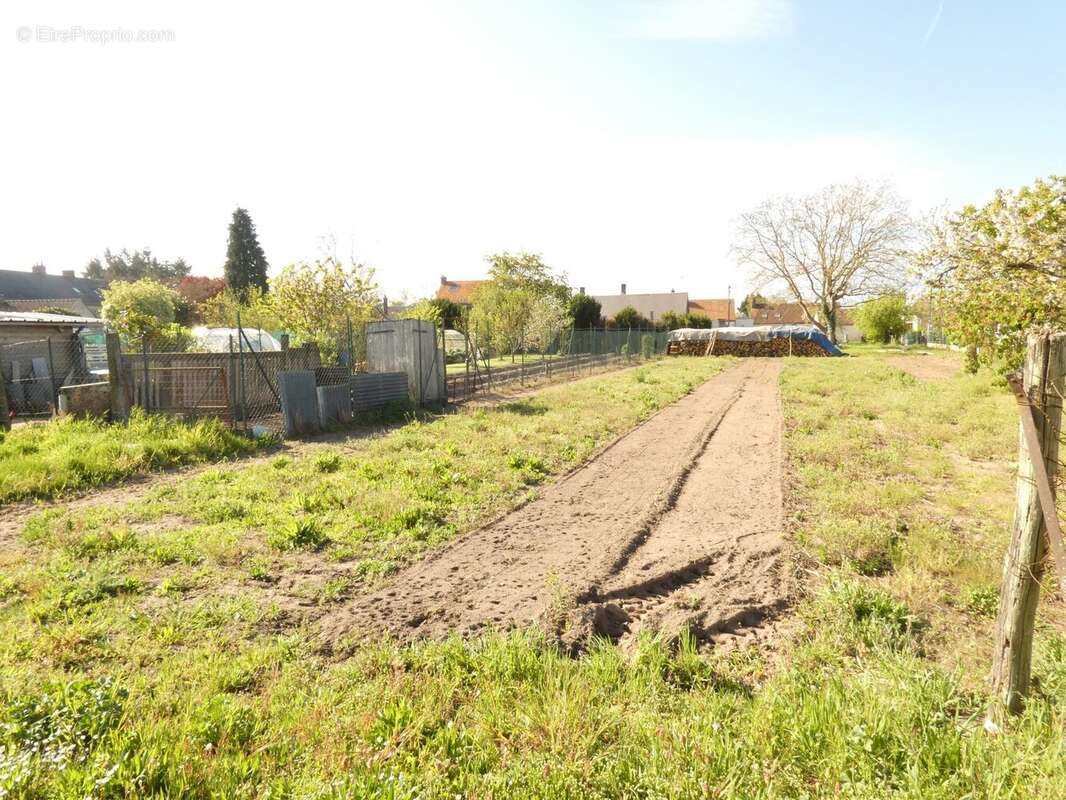 Terrain à GUILLY