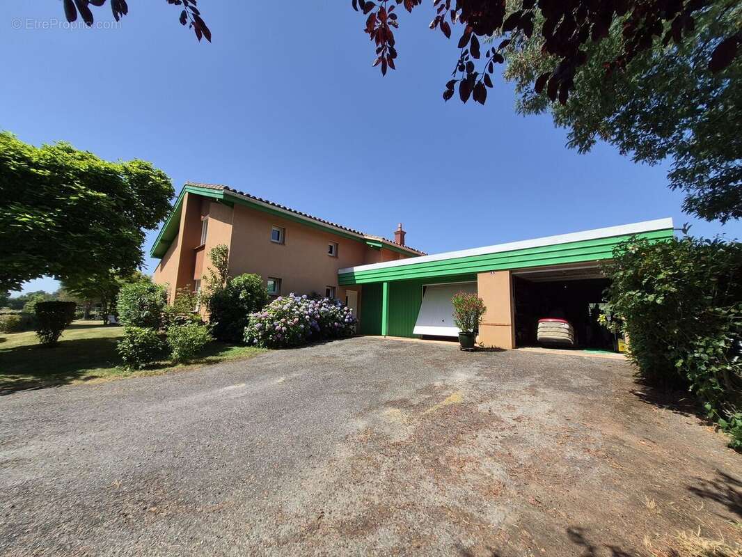 À vendre, Castelnau-Magnoac (Hautes-Pyrénées): Villa d'architecte 4 chambres, espace de vie ouvert, un garage/atelier et une pis - photo 6