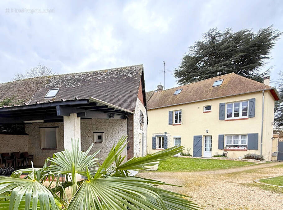 Maison à HOUDAN