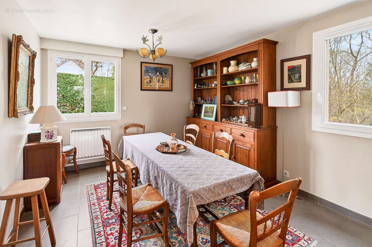 LES LOGES-EN-JOSAS - BELLE MAISON  200M2 sur un terrain arobiré de 1223m2 - photo 16