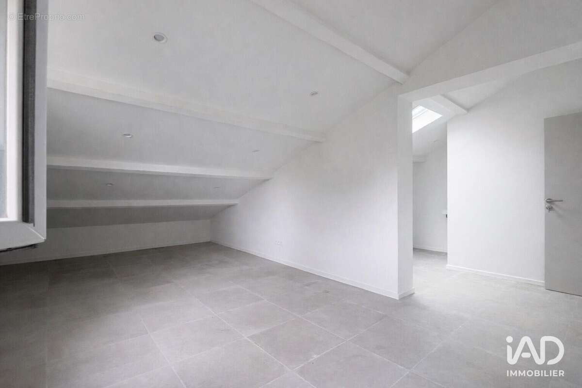 Photo 6 - Commerce à MARSEILLE-12E