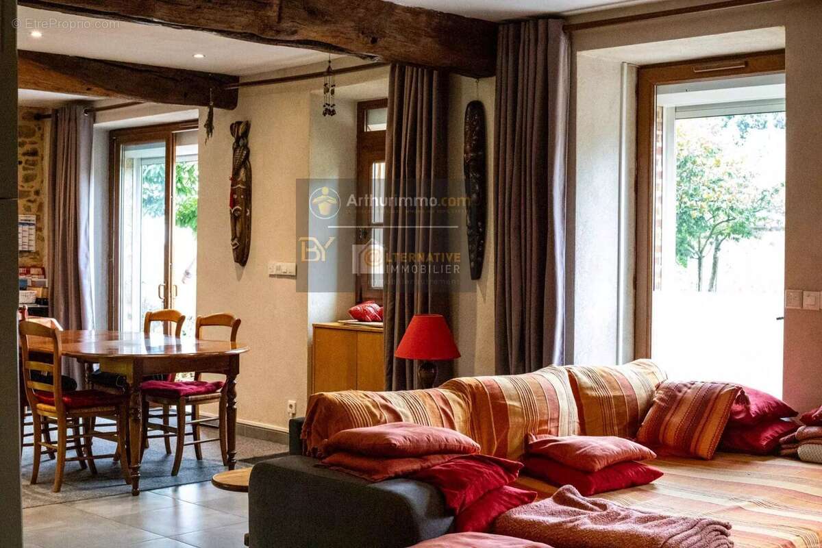 Maison à ARGENTRE-DU-PLESSIS