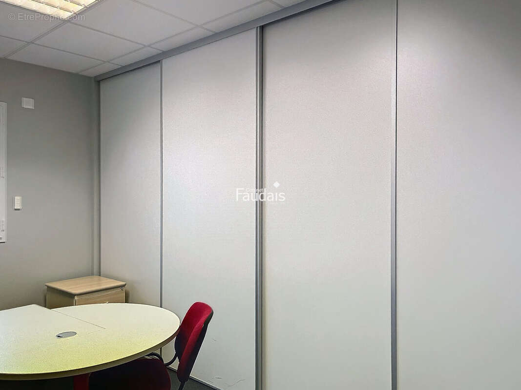 Commerce 570 m² à Saint-Lo  - photo 6
