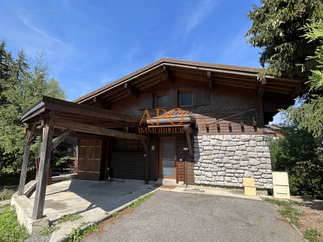 Chalet familial 209 m2 t7 + t2  a 2 pas du centre des carroz - photo 2