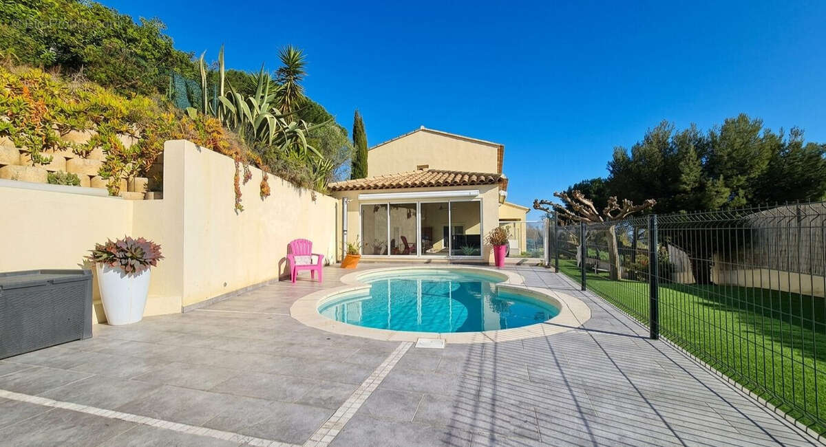 Maison à BORMES-LES-MIMOSAS