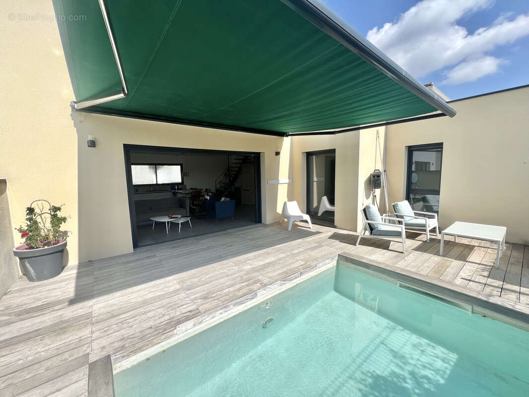 Maison à GALLARGUES-LE-MONTUEUX