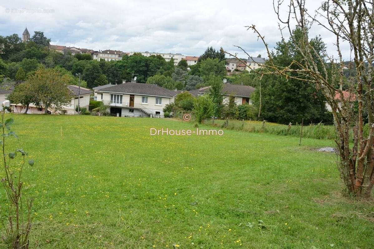 Terrain à AIXE-SUR-VIENNE