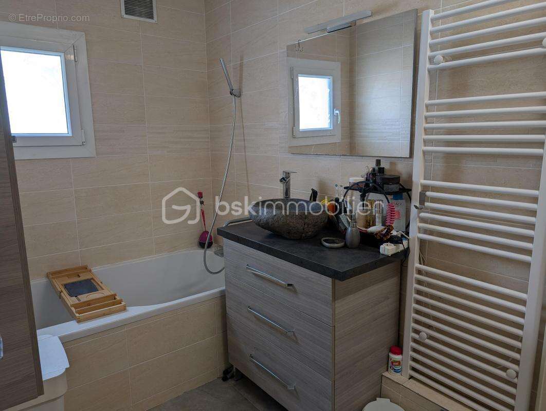 Maison à JOUY-LE-MOUTIER