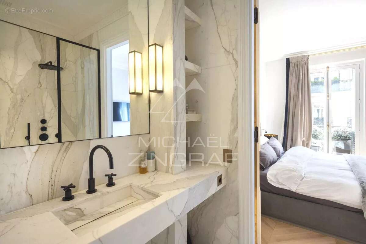 Appartement à PARIS-8E