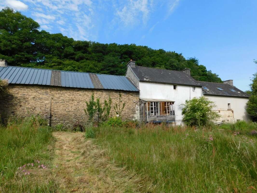 Saint-hernin maison en pierre à renover - photo 2