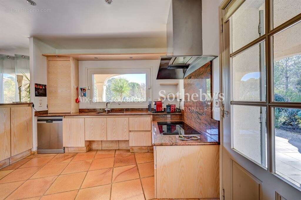 Maison d'exception - 280 m² à vendre à proximité d'Aix-en-Provence - photo 5