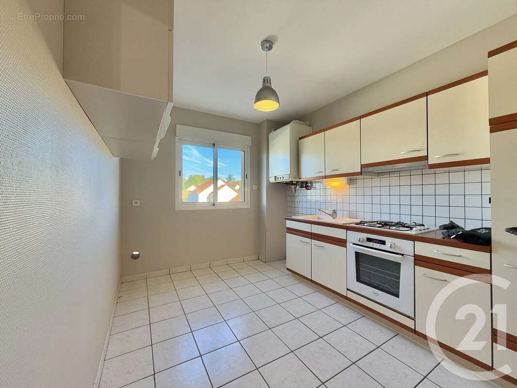 Appartement à YZEURE