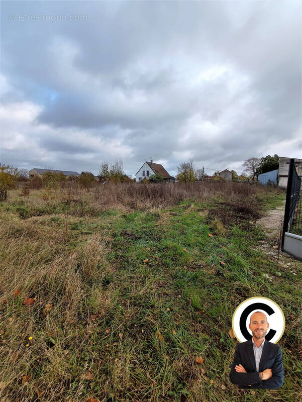 Terrain à PONTFAVERGER-MORONVILLIERS