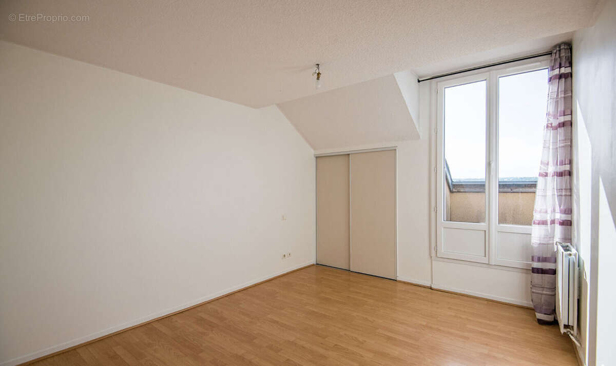 Appartement à ONET-LE-CHATEAU