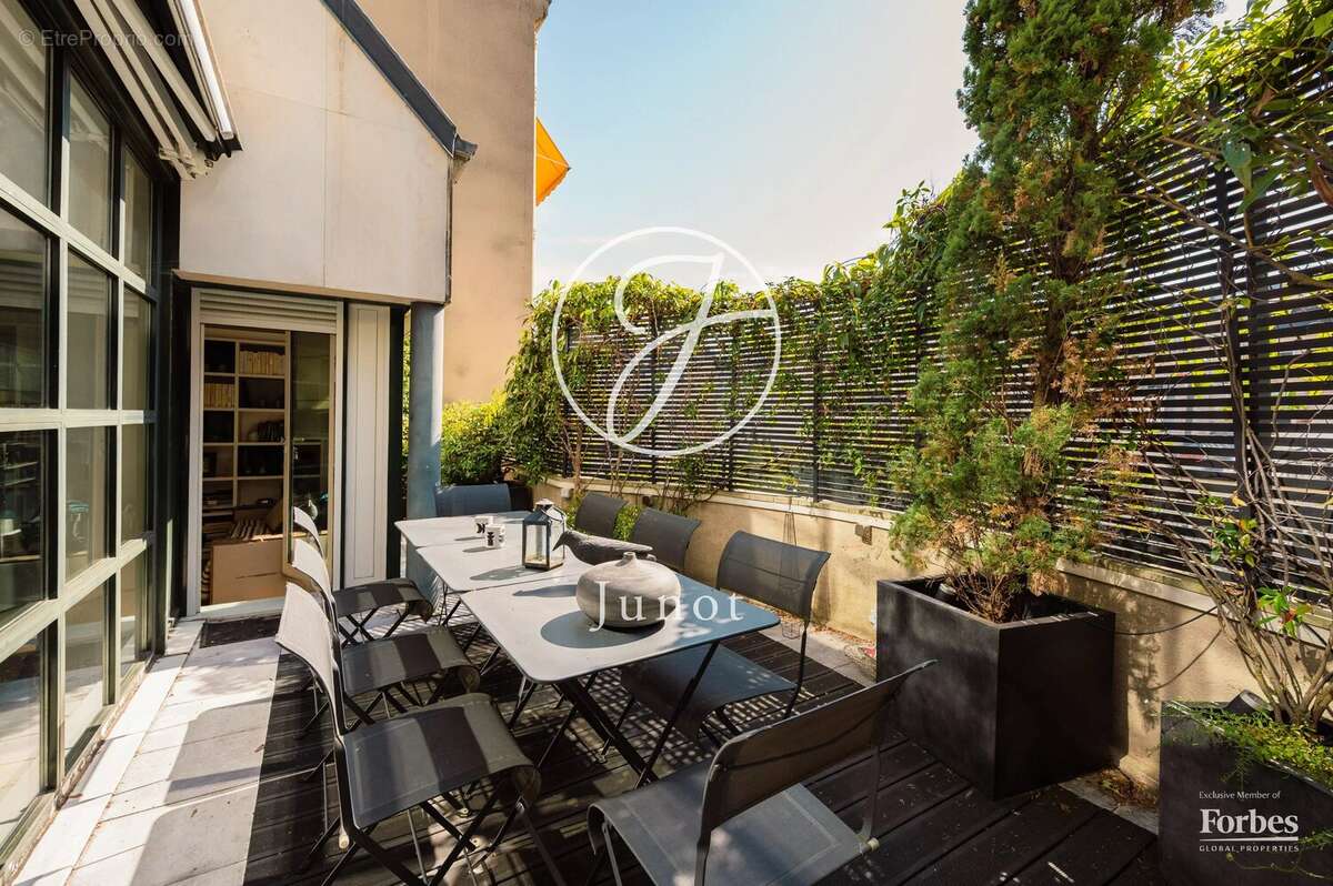 Appartement à PARIS-16E