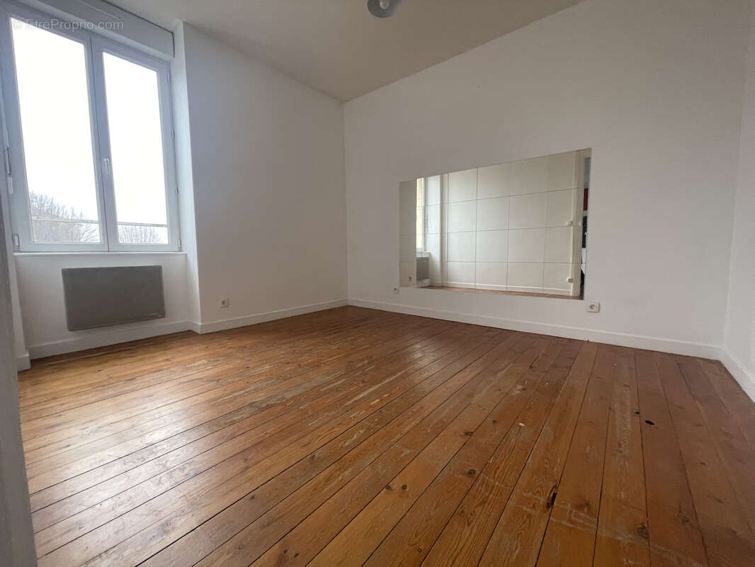 Appartement à SAINT-ROMAIN-LA-MOTTE