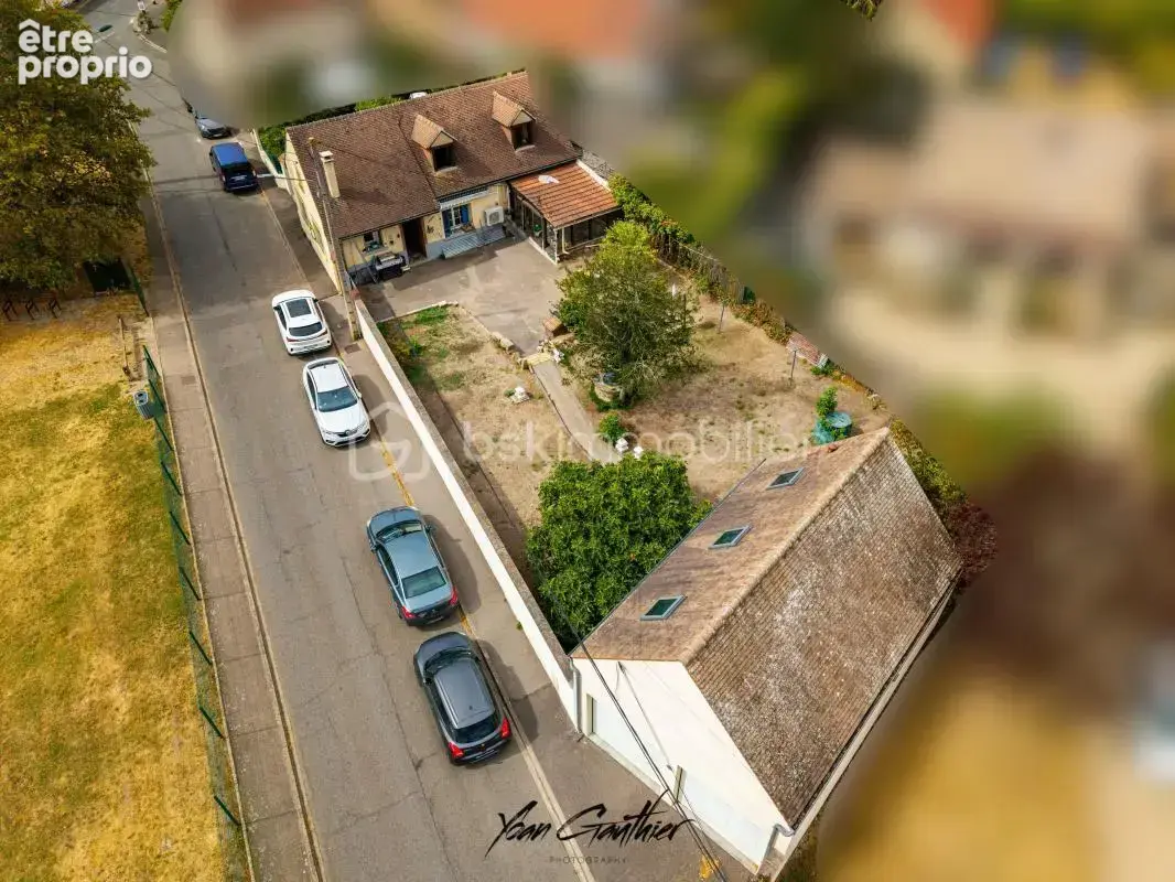 Maison ancienne pleine de potentiel avec garage double et studio aménagé - photo 4