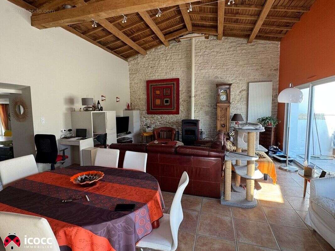 Maison à LES MAGNILS-REIGNIERS