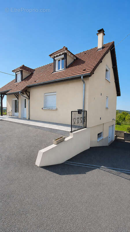 123 m2 habitables sur beau terrain avec vue dégagée - photo 2