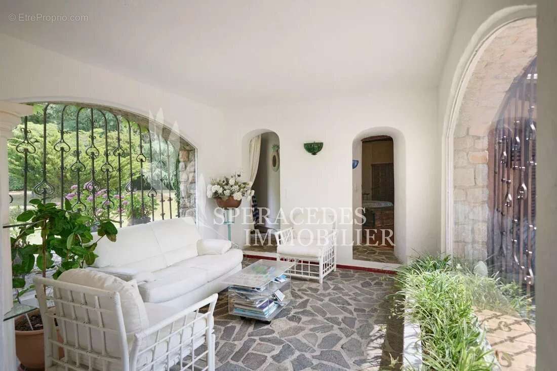 Saint-Vallier-de-Thiey - Superbe maison familiale - photo 11