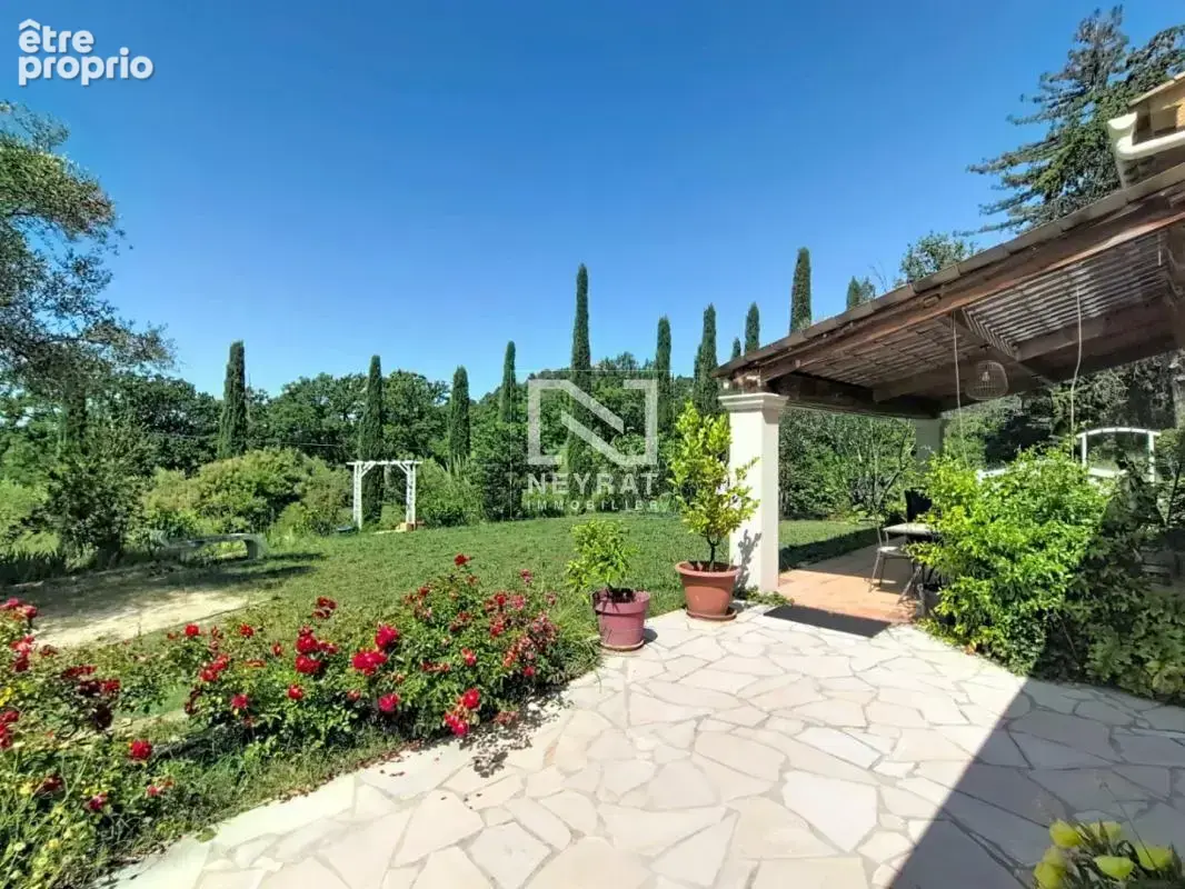 Tourrettes — secteur résidentiel premium - villa de plain-pied avec superbe jardin - photo 2