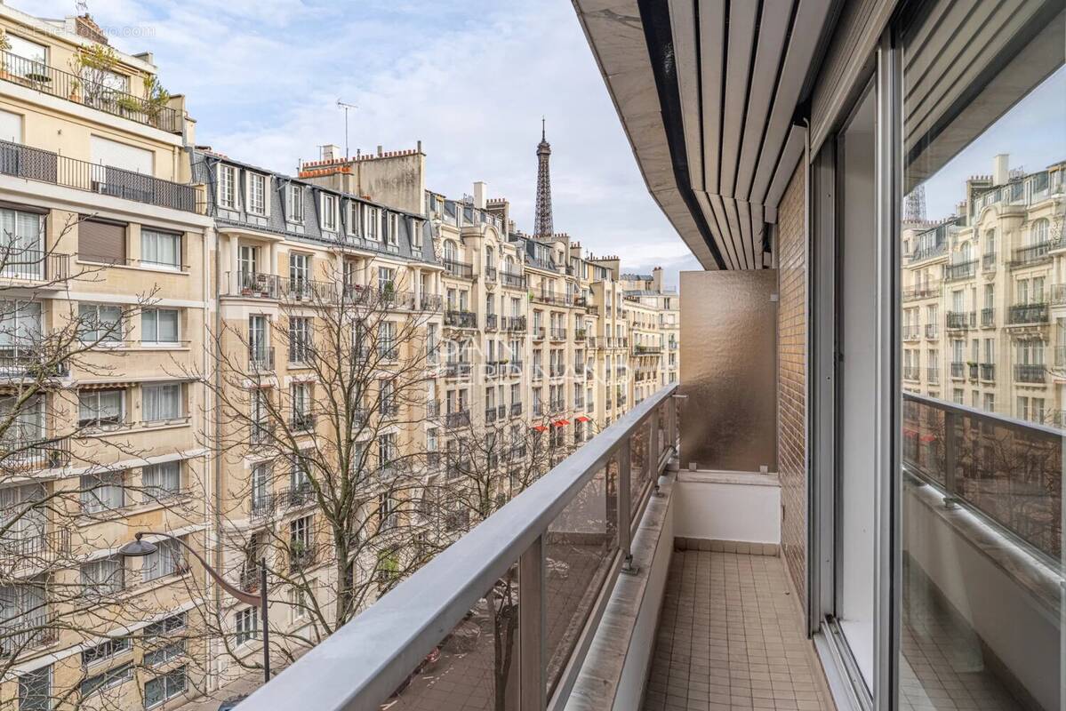 Appartement à PARIS-16E