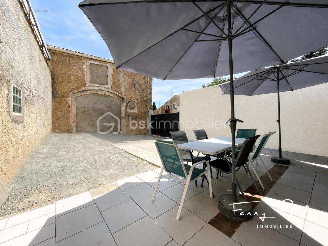 Maison de caractère 260 m² habitables – 2 suites parentales – Bureau pouvant faire office de chambre – 2 espaces nuit – Jardin – - photo 17