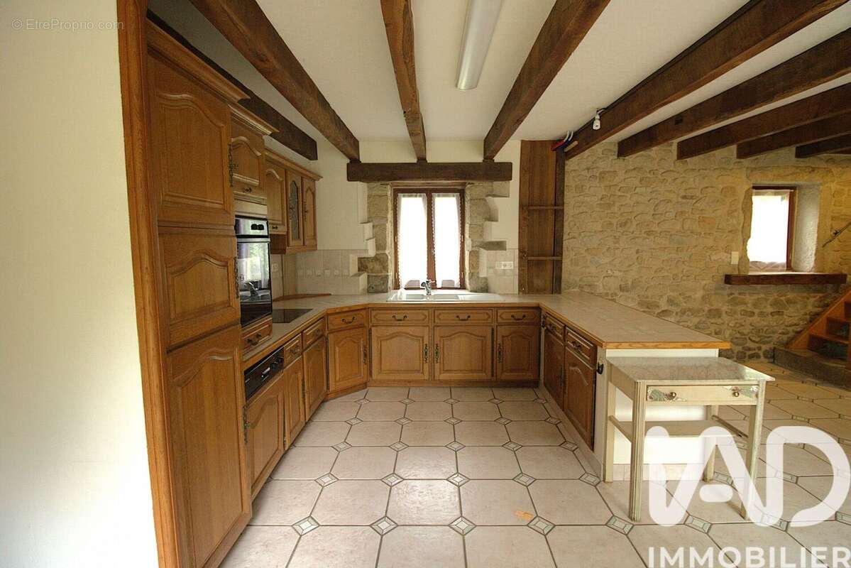 Maison 154 m² à Saint-Pardoux-Morterolles  - photo 7