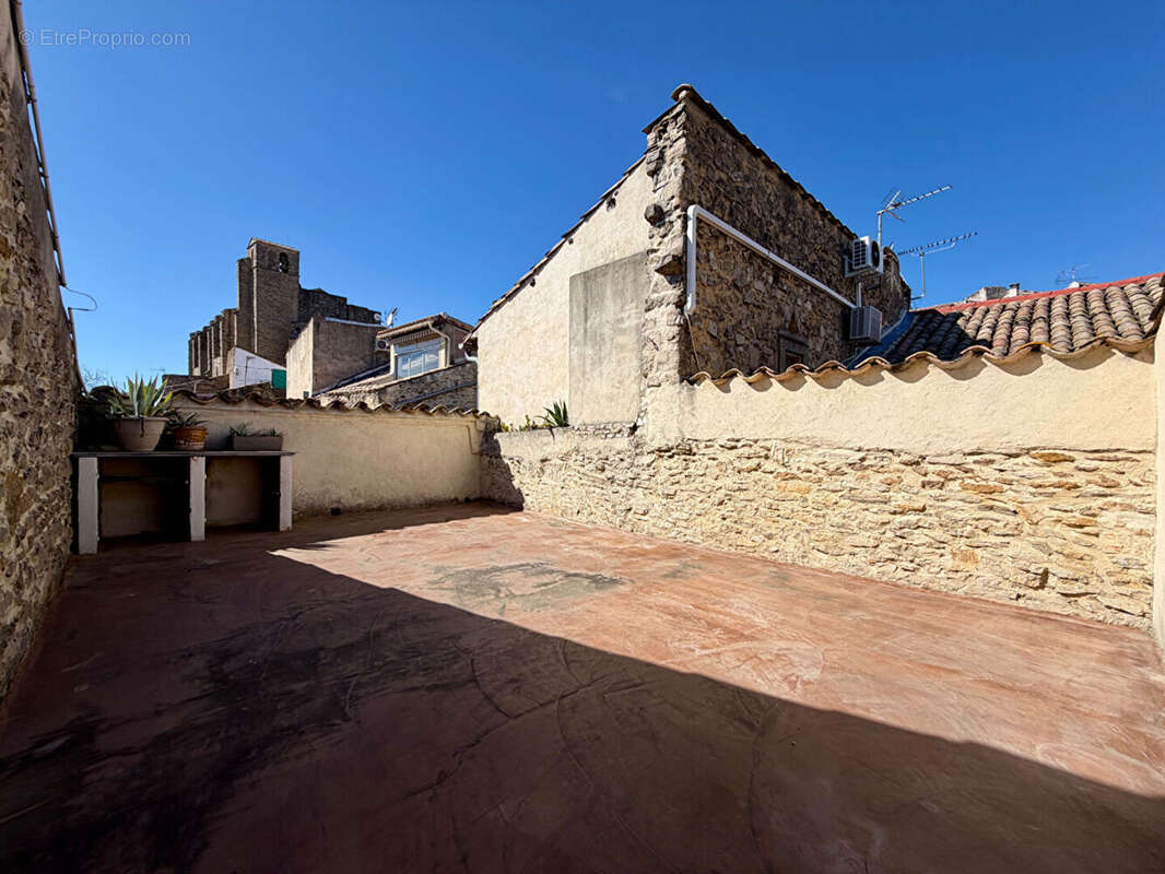 Maison à LAUDUN-L'ARDOISE